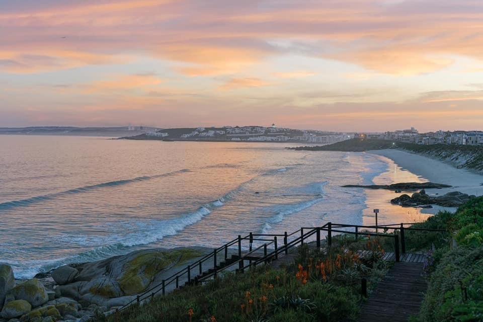 Perfect 10 - 10 To 13 Sleeper Luxury Holiday Home Breakage Deposit Of R2500 Per Weekend Lease Langebaan Exterior foto