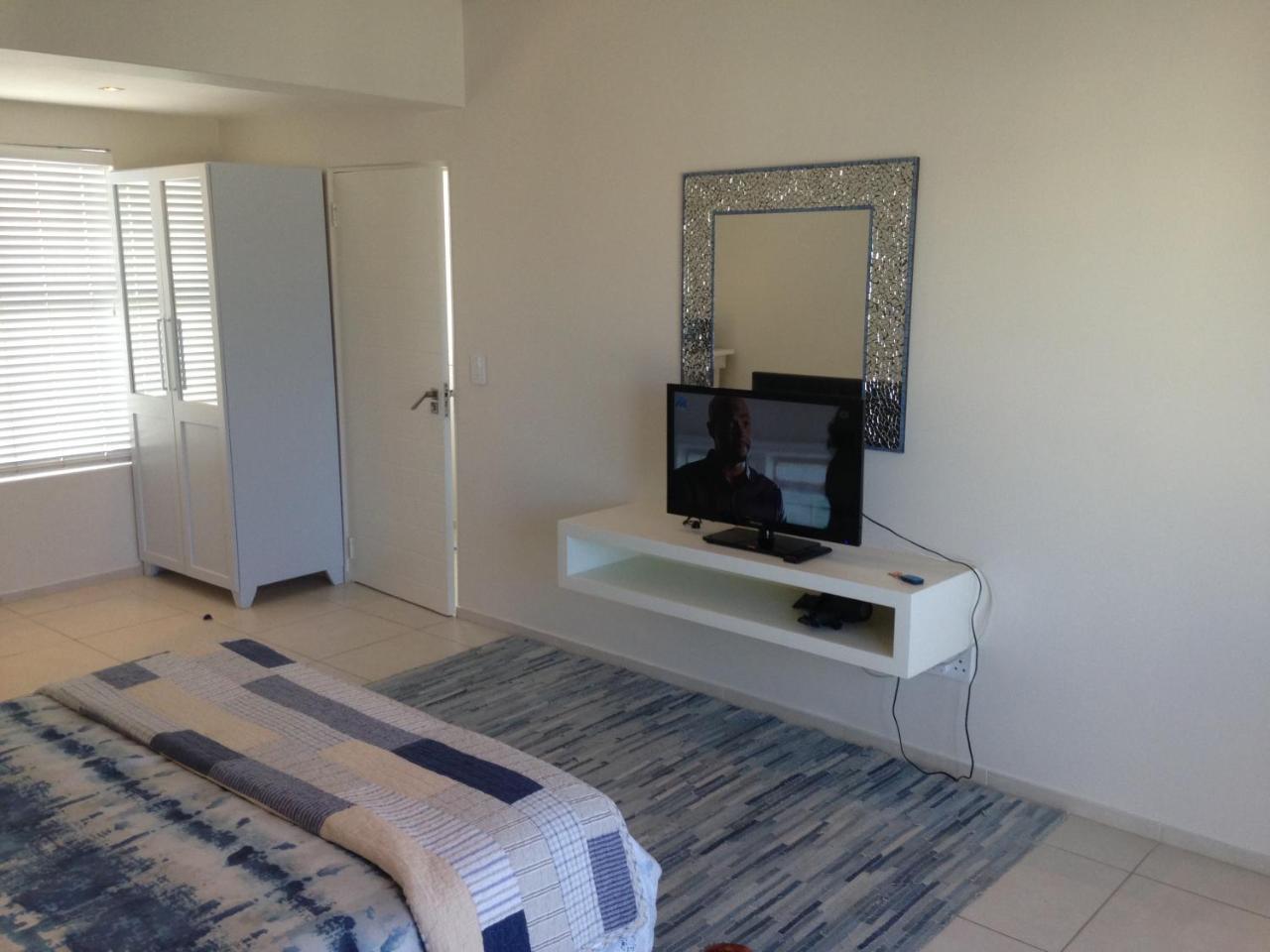 Perfect 10 - 10 To 13 Sleeper Luxury Holiday Home Breakage Deposit Of R2500 Per Weekend Lease Langebaan Exterior foto