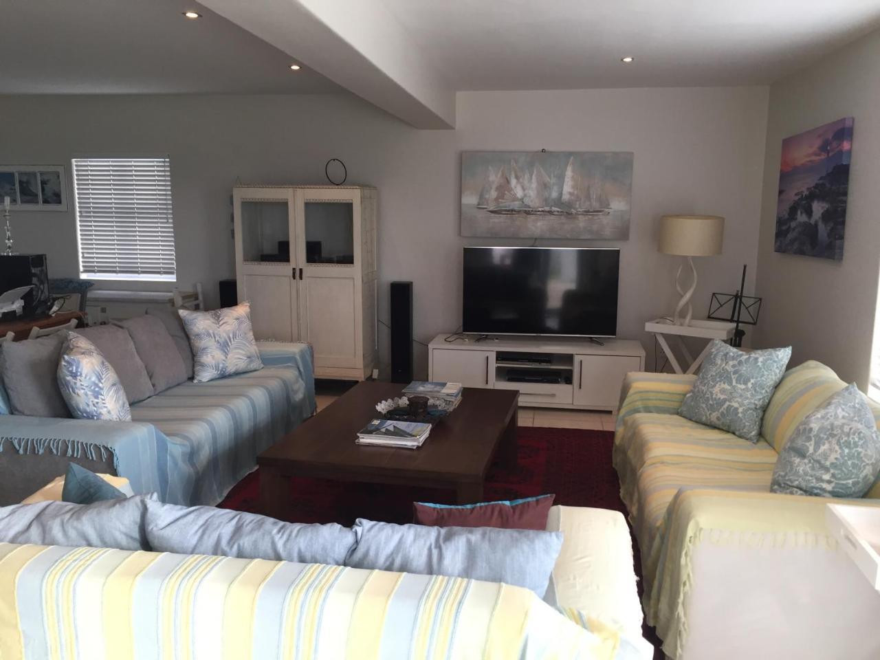 Perfect 10 - 10 To 13 Sleeper Luxury Holiday Home Breakage Deposit Of R2500 Per Weekend Lease Langebaan Exterior foto