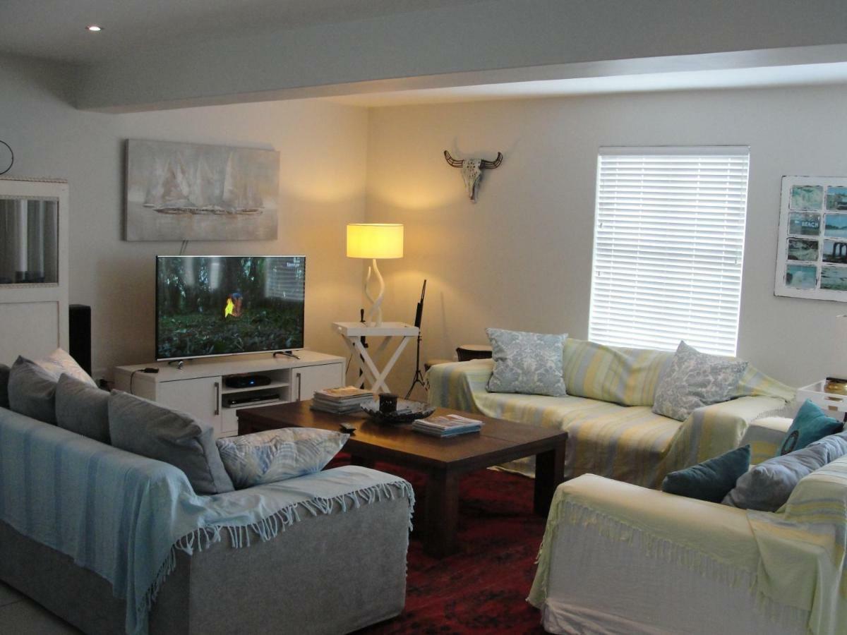 Perfect 10 - 10 To 13 Sleeper Luxury Holiday Home Breakage Deposit Of R2500 Per Weekend Lease Langebaan Exterior foto