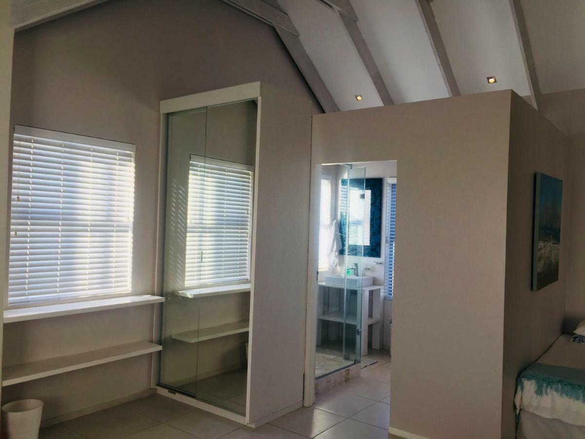 Perfect 10 - 10 To 13 Sleeper Luxury Holiday Home Breakage Deposit Of R2500 Per Weekend Lease Langebaan Exterior foto